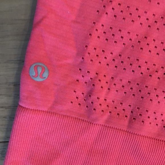 Lululemon seamless tank top - Picture 3 of 6